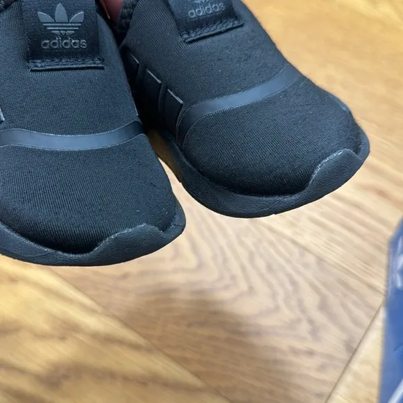 Black adidas NMD 360 size 4 little kid (baby/toddler) slip on sneakers shoes