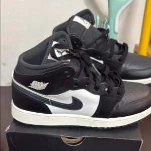 Black and White High-Top air Jordan . Wore once . With box .