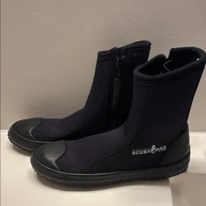 Black High-Top scuba shoes with Reinforced Toe