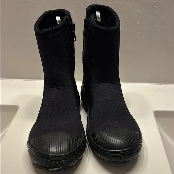 Black High-Top scuba shoes with Reinforced Toe