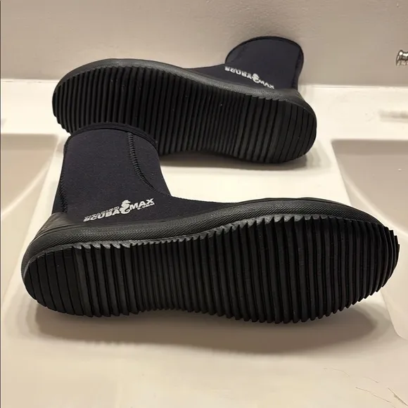 Black High-Top scuba shoes with Reinforced Toe
