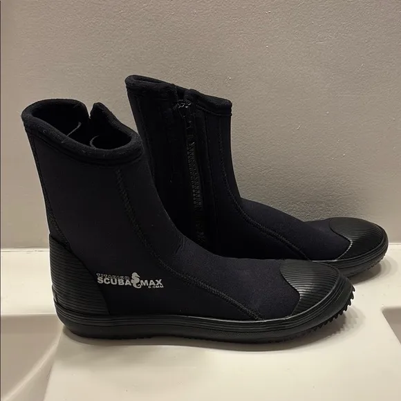Black High-Top scuba shoes with Reinforced Toe
