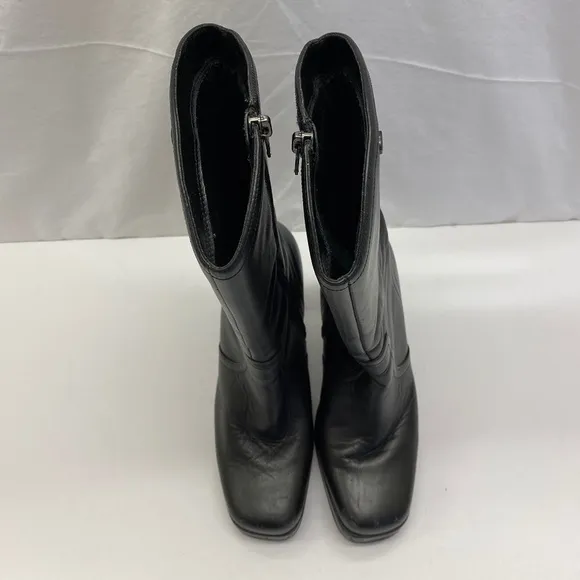 Black Leather boots Size: 6