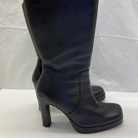 Black Leather boots Size: 6