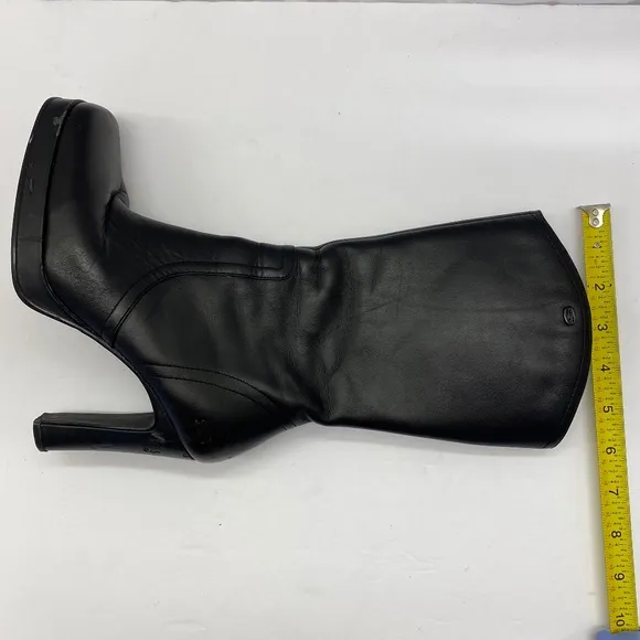 Black Leather boots Size: 6