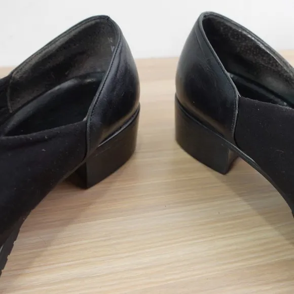 Black Leather Slip On Shoes Women 10 M MUNRO American Stretch Fabric Classic USA