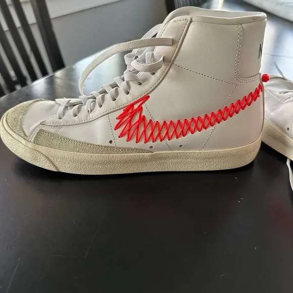 Blazer Mid '77 Vintage 'Double ZigZag Stitched Swoosh'