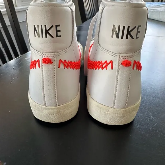 Blazer Mid '77 Vintage 'Double ZigZag Stitched Swoosh'