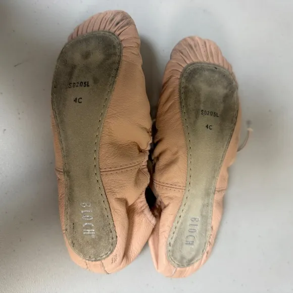 BLOCH Ballet Slippers Girls 4C Dansoft Leather Shoes Nude Tan Dance Lyrical Show