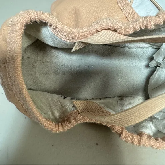 BLOCH Ballet Slippers Girls 4C Dansoft Leather Shoes Nude Tan Dance Lyrical Show