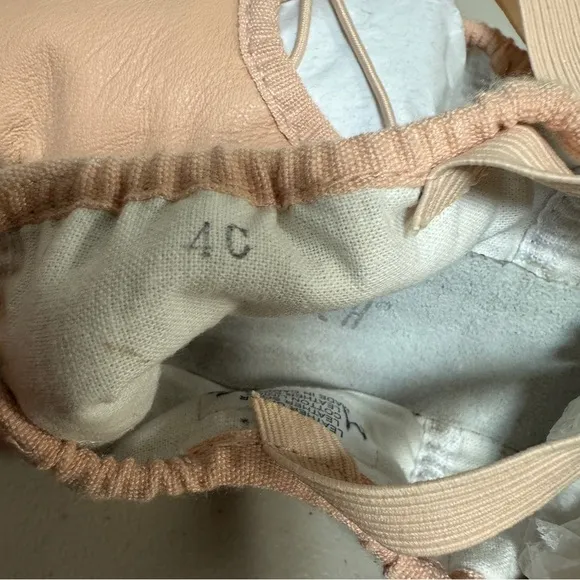 BLOCH Ballet Slippers Girls 4C Dansoft Leather Shoes Nude Tan Dance Lyrical Show