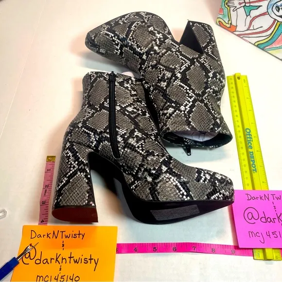 BNIB Jeffrey Campbell Dormant Black/Gray Snakeskin print platforms 6M