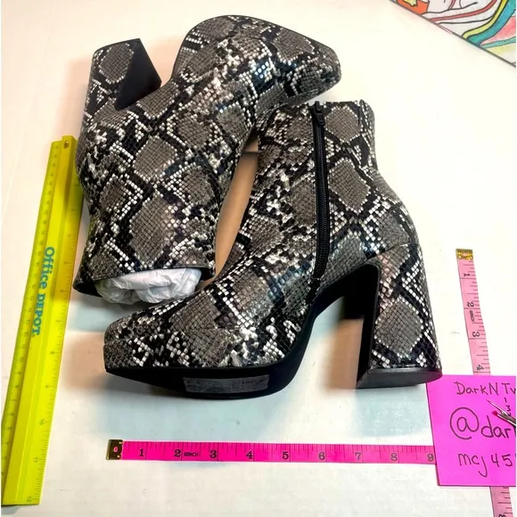 BNIB Jeffrey Campbell Dormant Black/Gray Snakeskin print platforms 6M