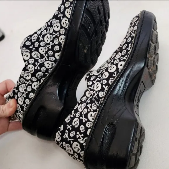 Boc black and white skull skeleton clogs shoes