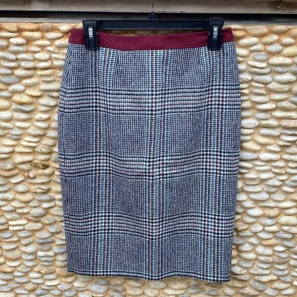 BODEN British Tweed Wool Black/Maroon/White/Blue Plaid Pencil Skirt. Size 4. EUC