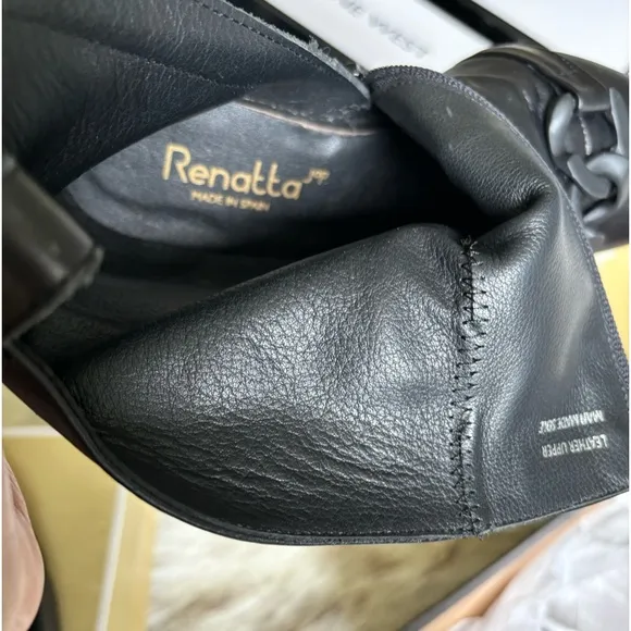 🌴BOOTS-RENATTA-from Spain. Pointy toed booties all leather.black, black chains🌴🦋