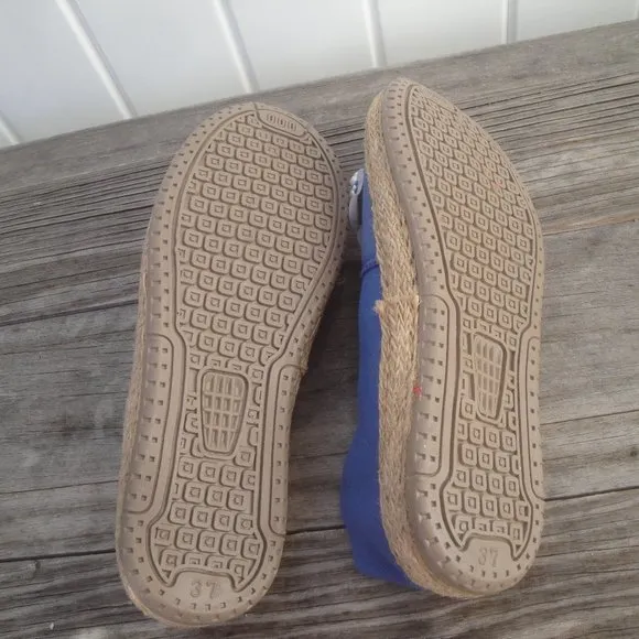 Boutique Style Blue Fabric-espadrille soles with applique top shoes Size 7 NEW