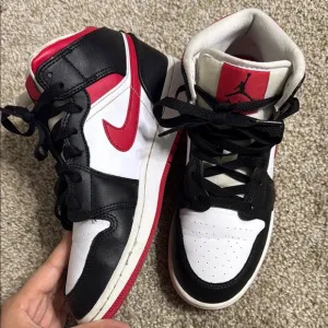 Boys Air Jordan high top sneakers