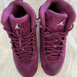 Boy’s Maroon Jordan Shoes | size 7Y