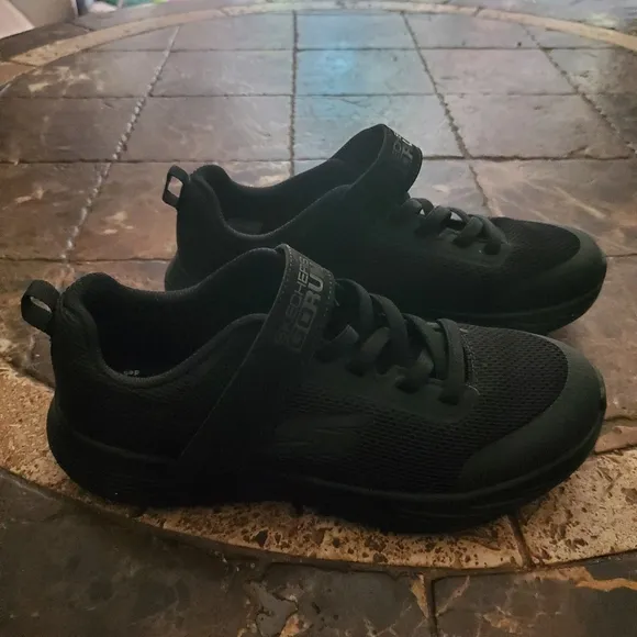 BOYS' SKECHERS BIG KID GO RUN 400 V2 RUNNING SHOES 4.5 NWOT