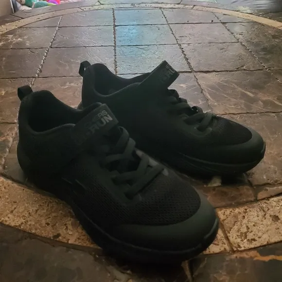 BOYS' SKECHERS BIG KID GO RUN 400 V2 RUNNING SHOES 4.5 NWOT