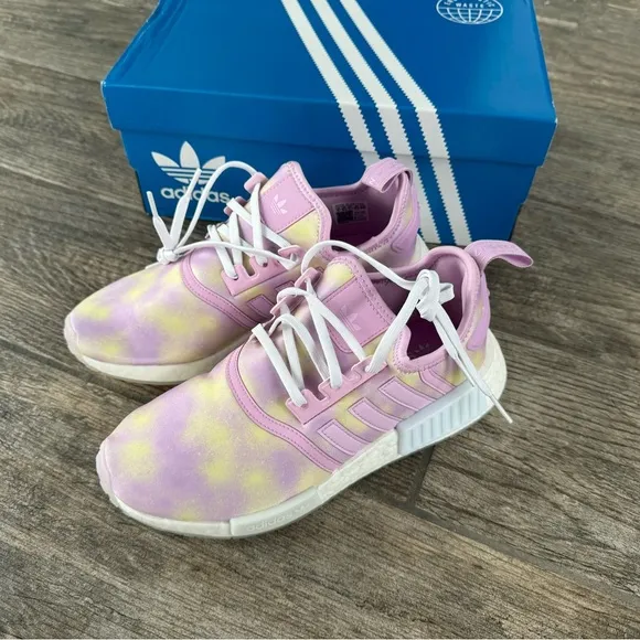 Brand New Adidas NMD_R1J Big Kids Shoes K5/W6.5