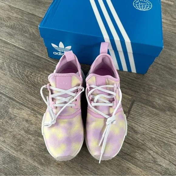 Brand New Adidas NMD_R1J Big Kids Shoes K5/W6.5