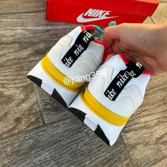 Brand New Nike Air Max Dawn Big Kids Shoes K6/W7.5