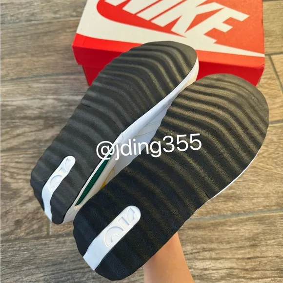 Brand New Nike Air Max Dawn Big Kids Shoes K6/W7.5