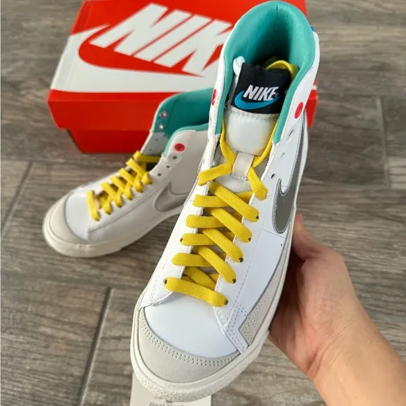 Brand New Nike Blazer Mid '77 Big Kids Shoes (K5/W6.5)
