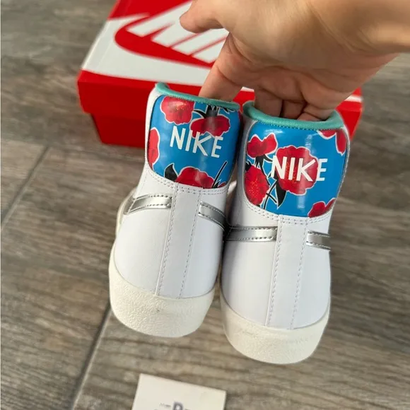 Brand New Nike Blazer Mid '77 Big Kids Shoes (K5/W6.5)