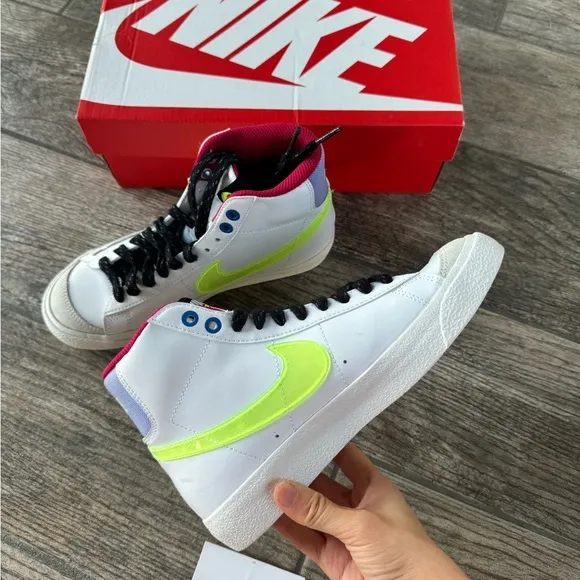 Brand New Nike Blazer Mid 77 “White Mystic Hibiscus” GS Shoes