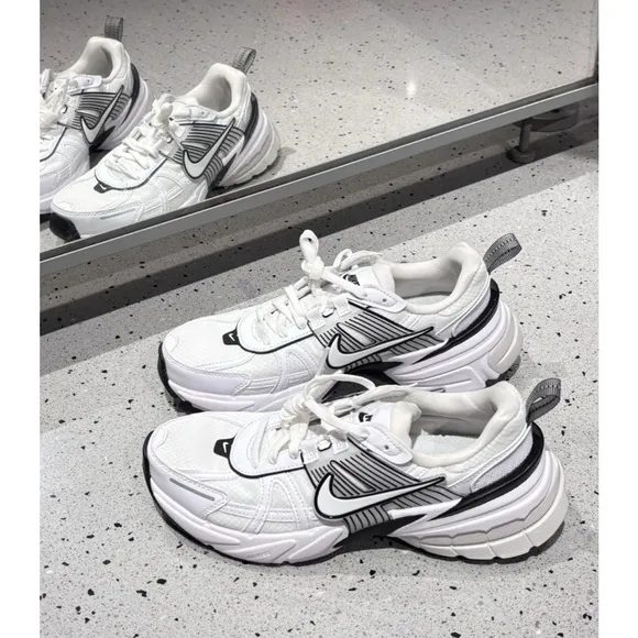 Brand New Nike V2K Run “Summit White Platinum Tint” Women’s Shoes (W7.5)
