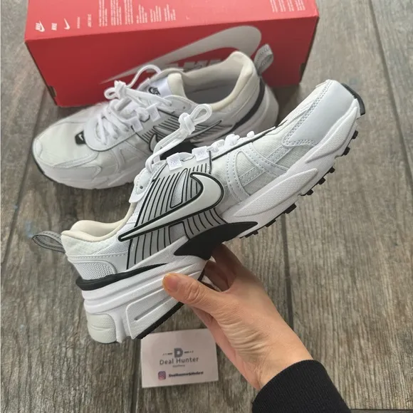 Brand New Nike V2K Run “Summit White Platinum Tint” Women’s Shoes (W9)
