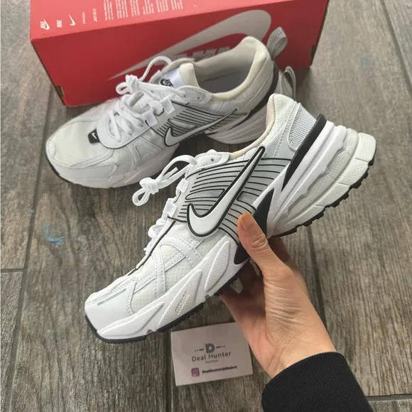 Brand New Nike V2K Run “Summit White Platinum Tint” Women’s Shoes (W9)