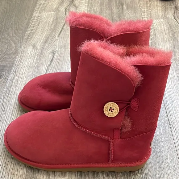 Brand New UGG Australia Kids Bailey Button Red Sheepskin Winter Warm Boots