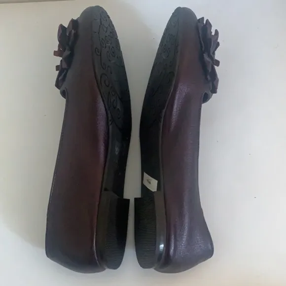Brighton leather purple slip on flats shoes with floral cutouts in size 7.5