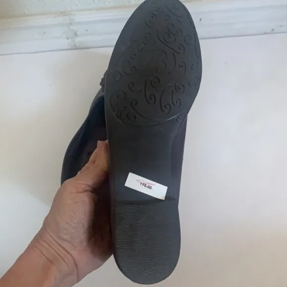Brighton leather purple slip on flats shoes with floral cutouts in size 7.5