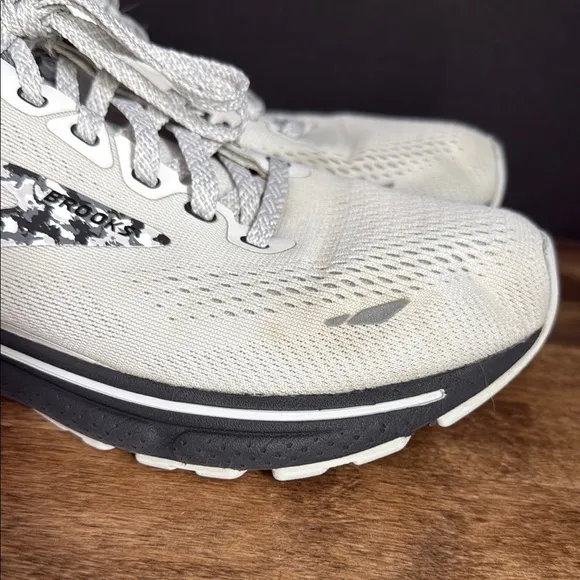 Brooks Women’s Ghost Running Shoes Size 9.5