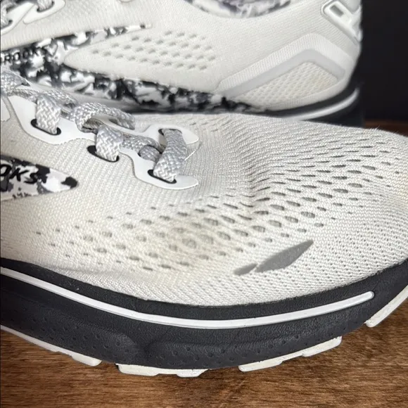 Brooks Women’s Ghost Running Shoes Size 9.5