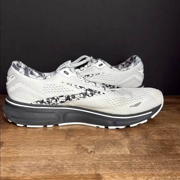 Brooks Women’s Ghost Running Shoes Size 9.5