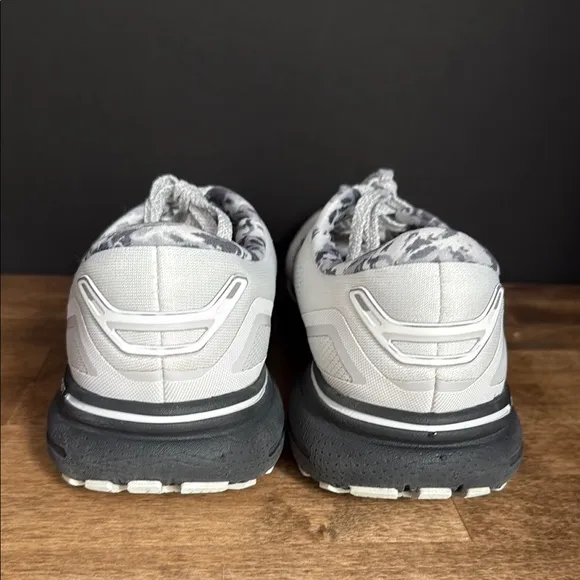 Brooks Women’s Ghost Running Shoes Size 9.5