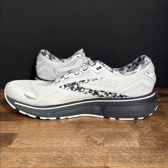 Brooks Women’s Ghost Running Shoes Size 9.5