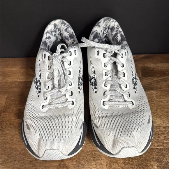 Brooks Women’s Ghost Running Shoes Size 9.5