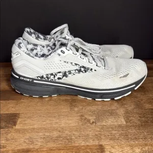 Brooks Women’s Ghost Running Shoes Size 9.5