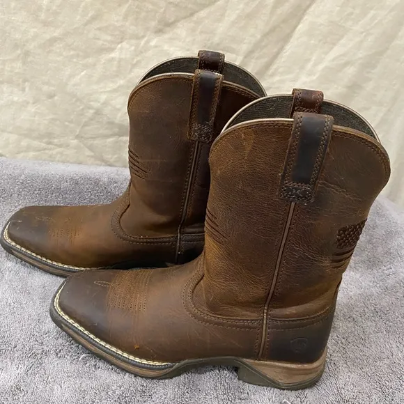 Brown Leather Cowboy Boots Ariat size 2