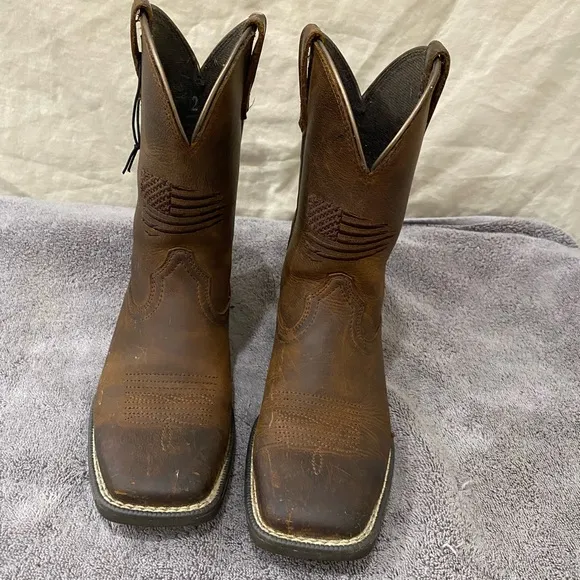 Brown Leather Cowboy Boots Ariat size 2
