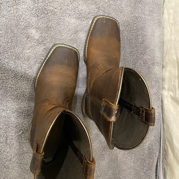 Brown Leather Cowboy Boots Ariat size 2