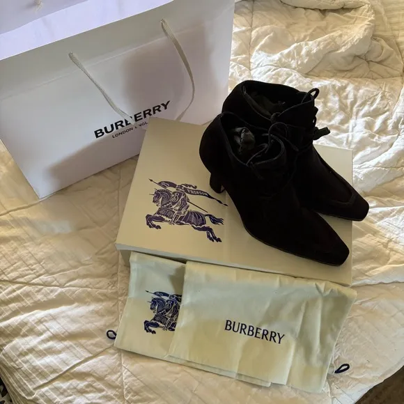 Burberry Boots Ankle black Women’s shoes size 9.5 NEW
