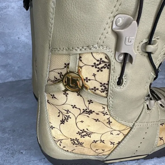 BURTON EMERALD SNOWBOARD BOOTS WOMEN SIZE 7